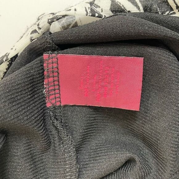 212 Collection| Ruffle| Lightweight| Has Stretch - Picture 7 of 11